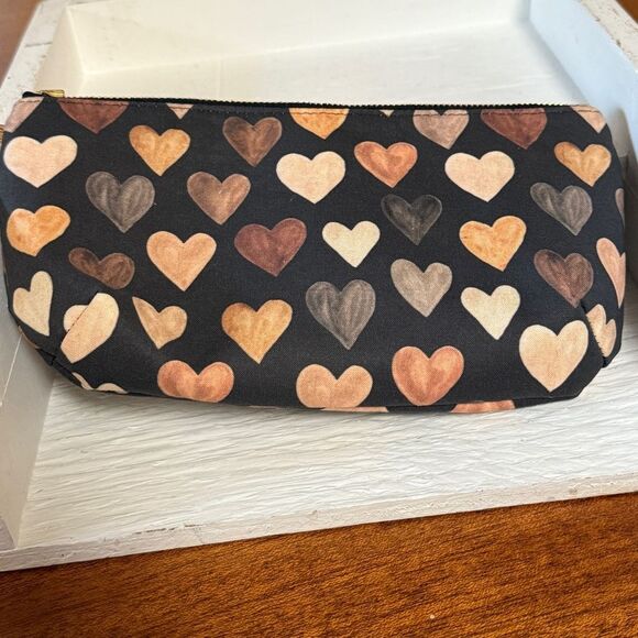 DAE + MOO LOVE Clutch/Wristlet Heart Patterned - Picture 5 of 10